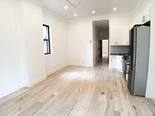 Rented by Francine Realty | media 5