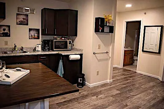 1 bed, 1.0 bath, 450 sqft, $790 — Photo 2