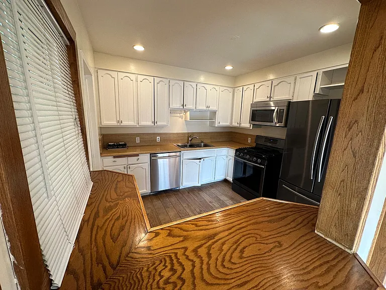 20557 Hart St — Photo 16