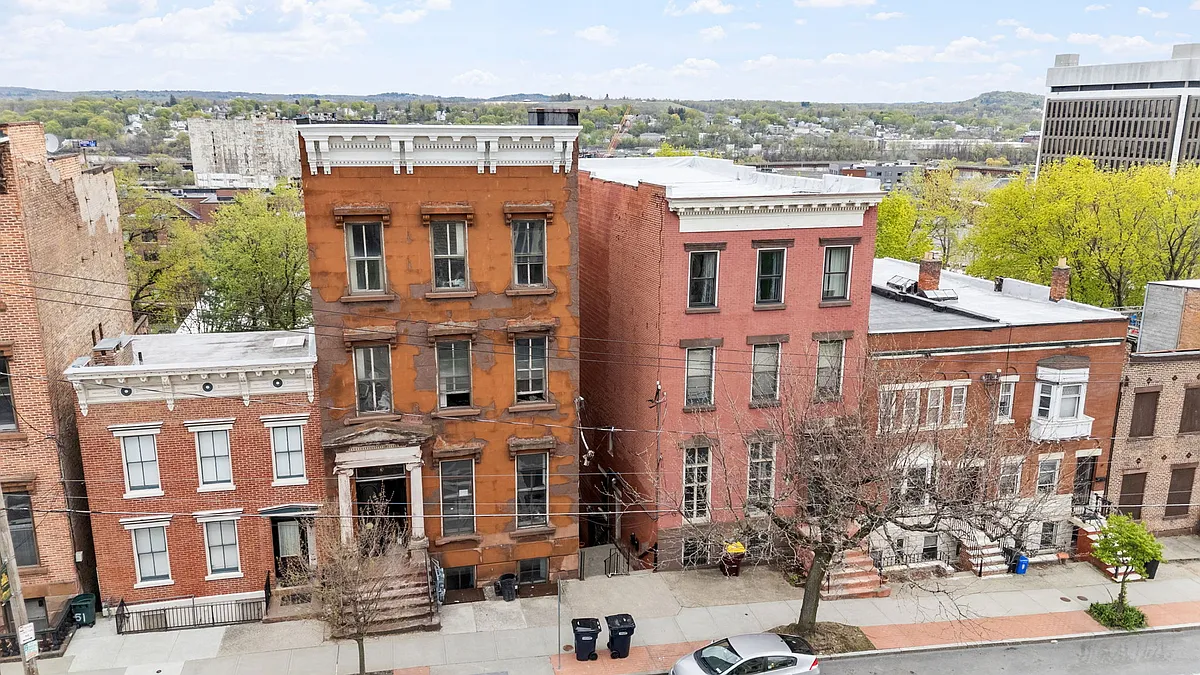 Building Photo - 47 Ten Broeck St #B