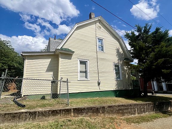 3rd image of 1127 Melrose Ave NW