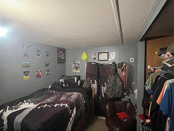 2nd image of 4021 Lowell Ln