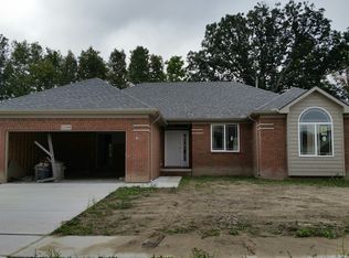 22334 Brantingham Rd, Macomb, MI 48044