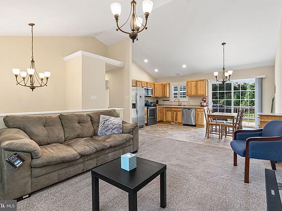 4th image of 39 Mountain View Dr