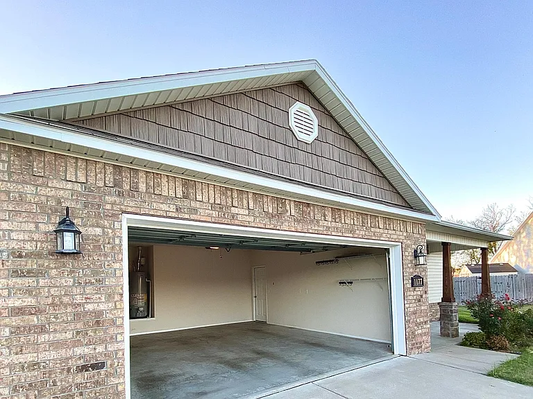 1177 S Springfield Dr — Photo 5