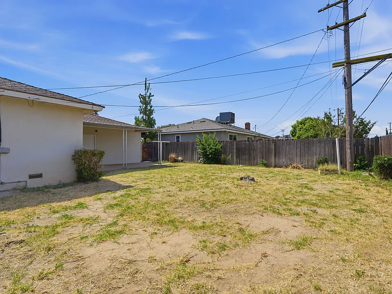 3665 N 8th St — Photo 20