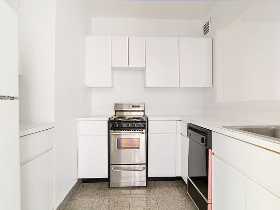 5th image of 207 E 37th St #2LL