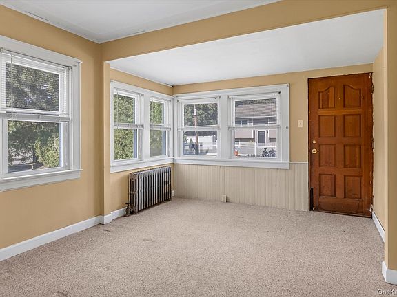 3rd image of 8 Rockne Street