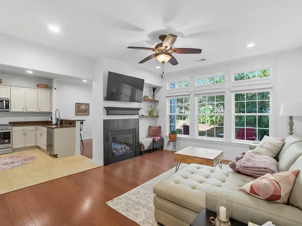 5637 Niagara Reserve Dr, Westerville, OH 43081