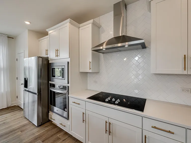 400 Simeon Dr — Photo 11