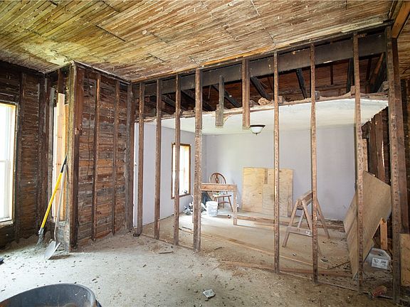 4th image of 713 S 32nd St