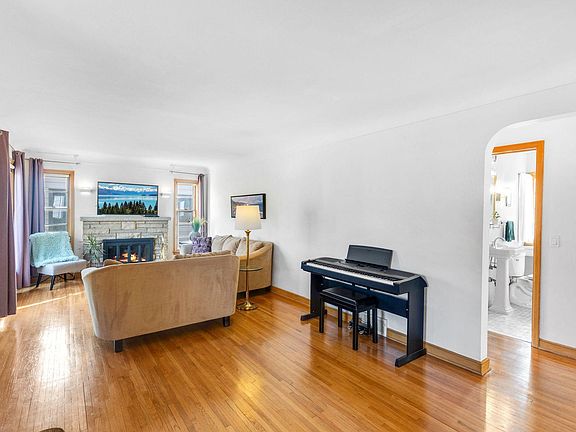 5th image of 2908 30th Ave NE