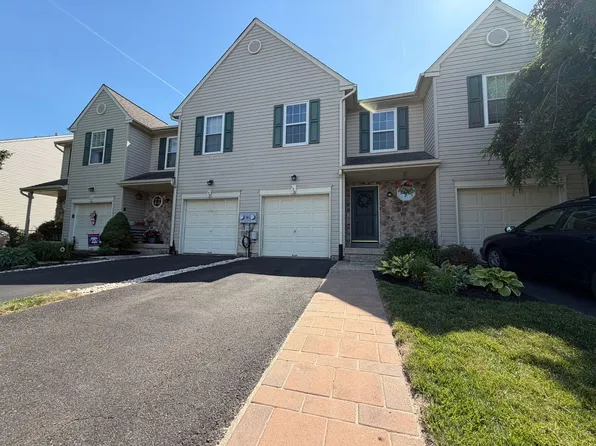 176 Strawberry Ln, Perkasie, PA 18944