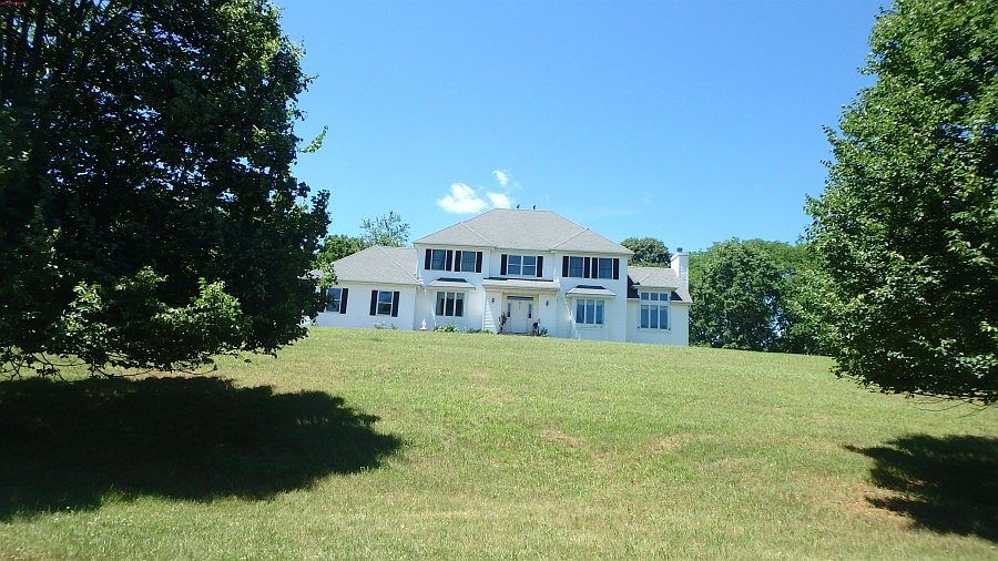 1st image of 33 Carriage Way