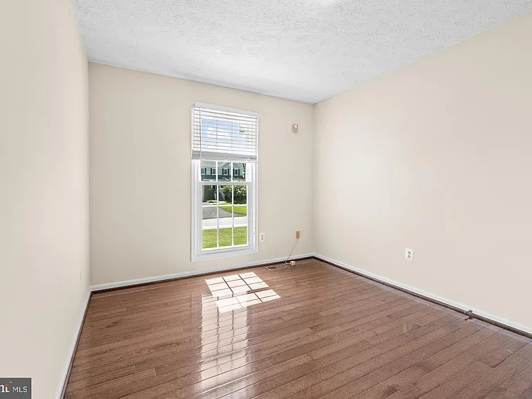 Office/fifth bed