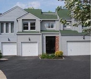Front of Townhouse/Garage
