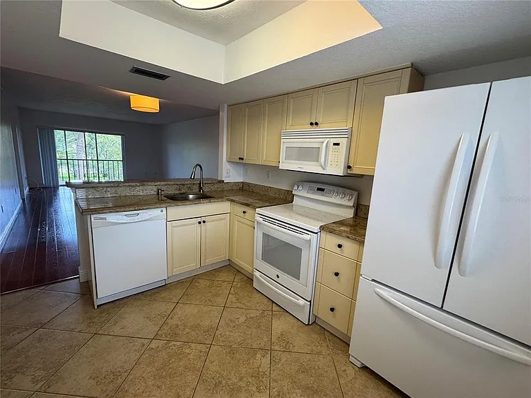 152 Cypress Ln — Photo 5