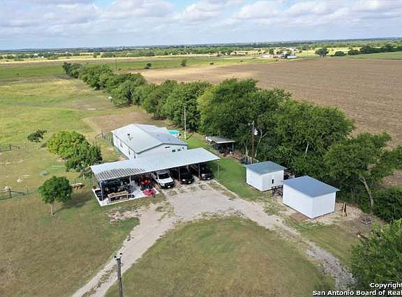 3rd image of 330 County Road 4517