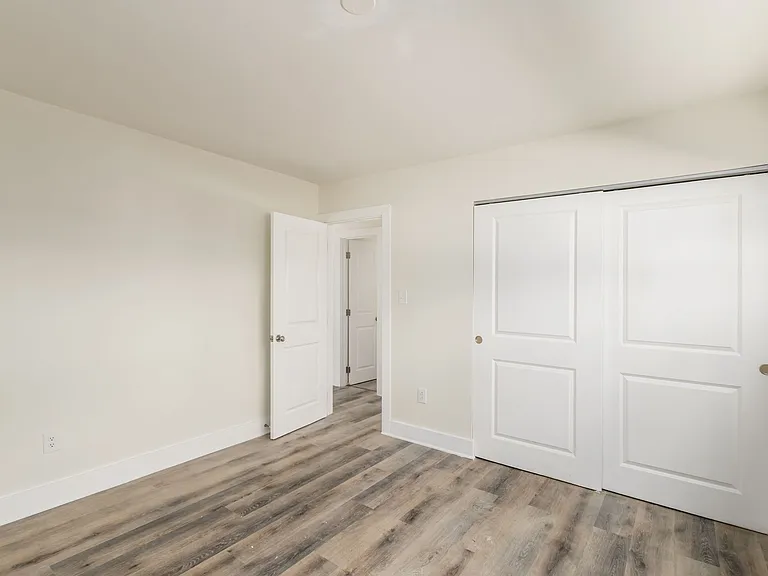 565 Virginia Cir W — Photo 13