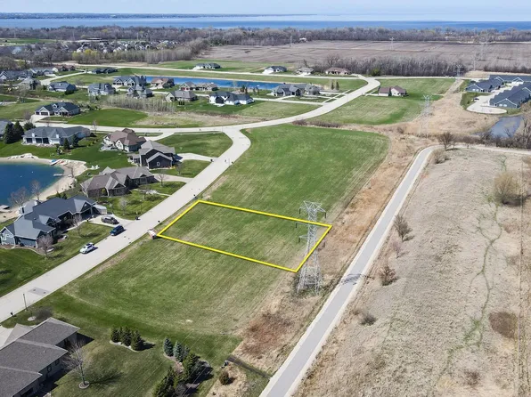 1208 Spring Lake Dr #28, Fond Du Lac, WI 54935