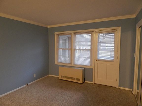 4th image of 215 W Broadway APT L4