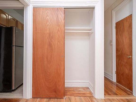 5th image of 31-24 32nd St #2Z