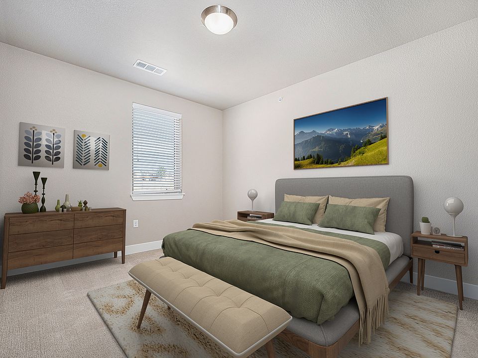 West 8th large bedroom, fits king size bed