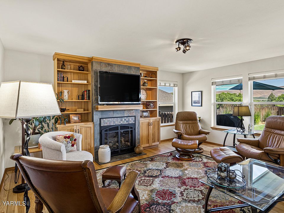 6817 Easy St, Yakima, WA 98903 | Zillow