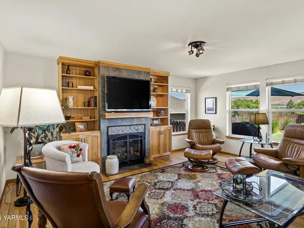 6817 Easy St, Yakima, WA 98903