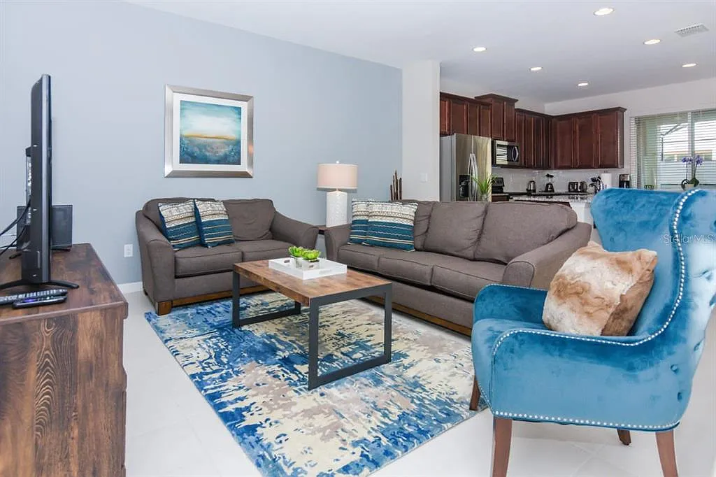 4 bed, 4.5 bath, 2090 sqft, $2,785 — Photo 3