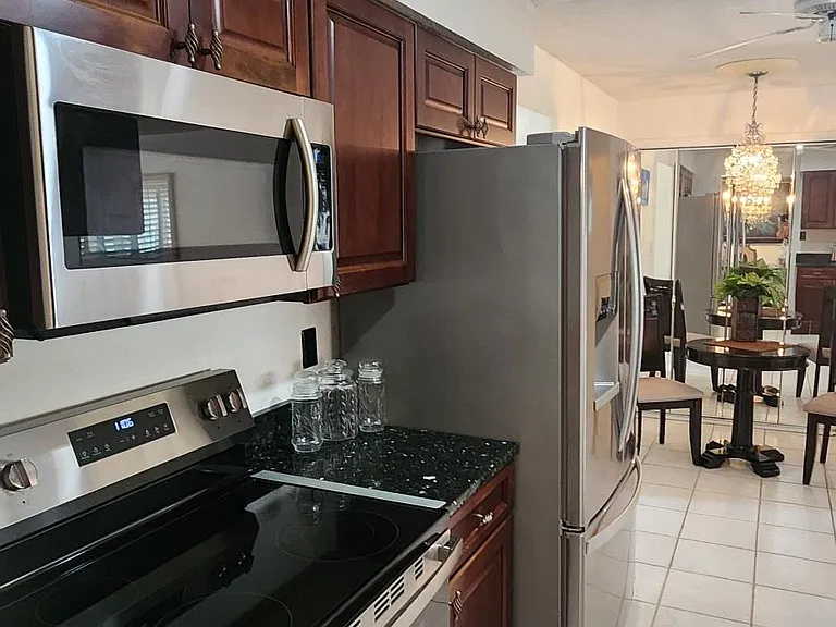610 Palm Dr — Photo 14