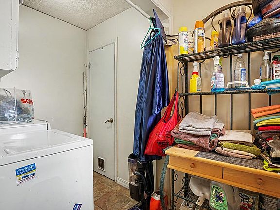 3rd image of 129 E Beshoar Dr