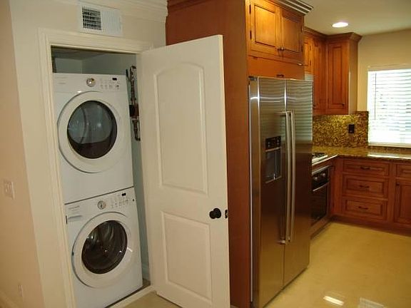 2nd image of 924 10th St APT 5
