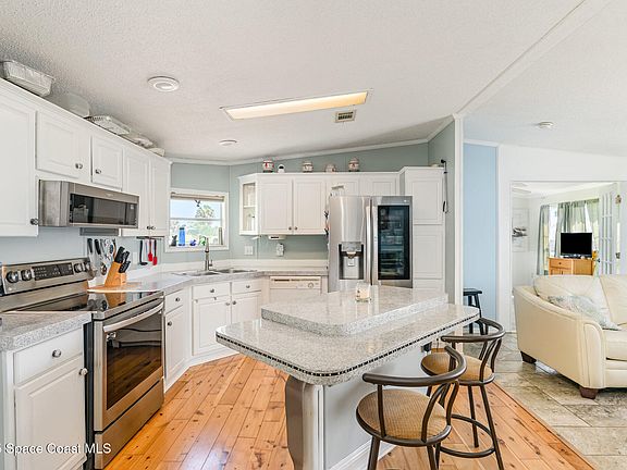 5th image of 1115 Barefoot Cir