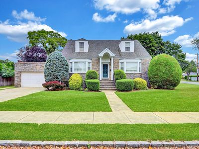 4 Doncaster Road, Malverne, NY, 11565