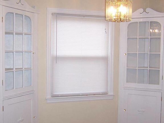 Dining Room W/Built-Ins