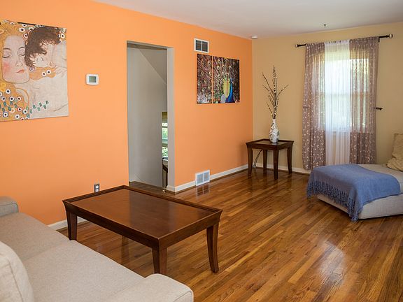 3rd image of 1139 Exter Dr