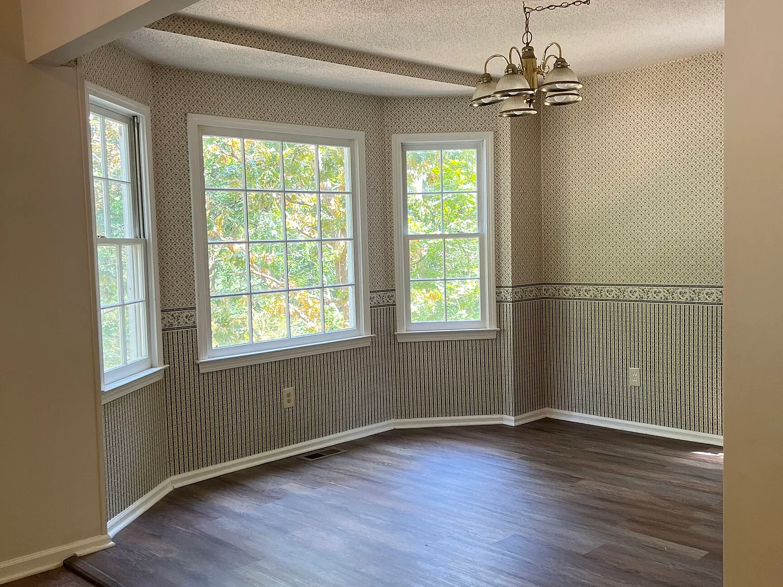 4 bed, 2.5 bath, 1834 sqft, $1,900 — Photo 3