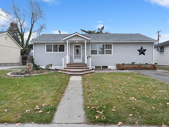 2nd image of 702 Coast St