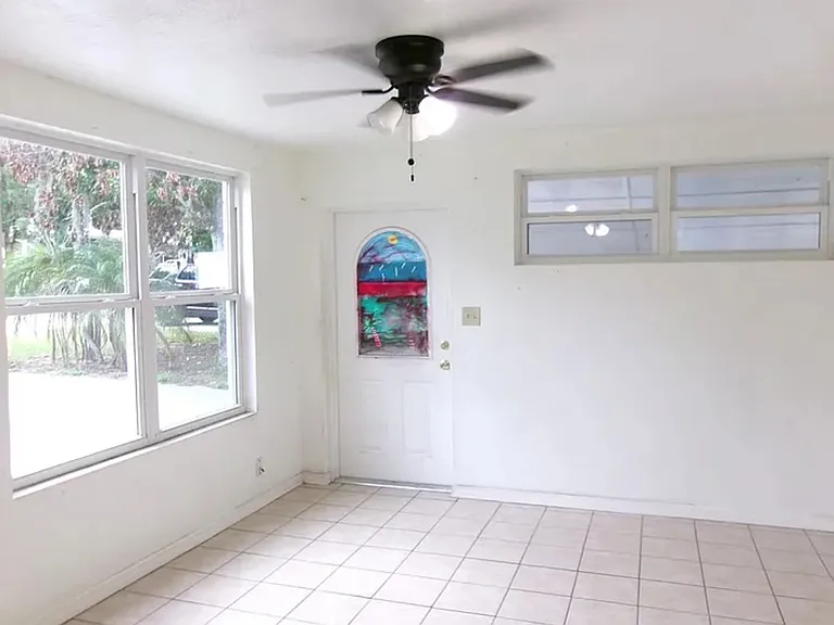 1703 Rainbow Ave — Photo 2