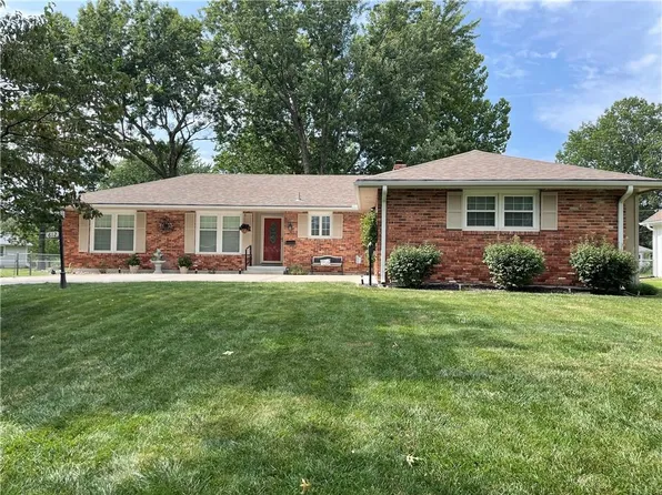 612 Pierson St, Excelsior Springs, MO 64024