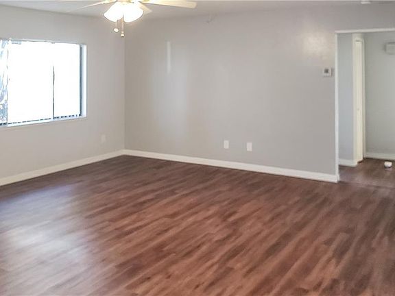 5th image of 210 SE 19th Ln