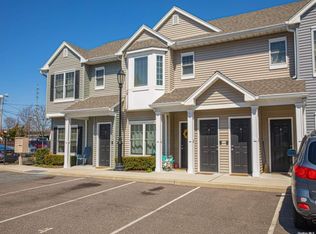 26 Oak St #12, Amityville, NY 11701