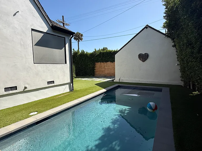 8700 Dorrington Ave — Photo 10