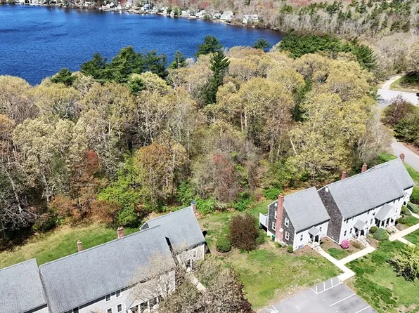 411 Twin Lakes Dr Unit 411, Halifax, MA 02338