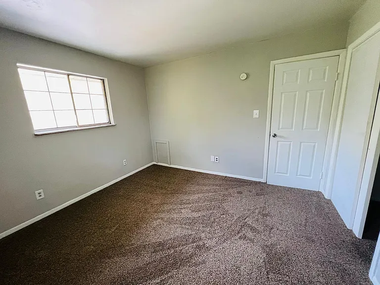 2430 Albany St — Photo 18