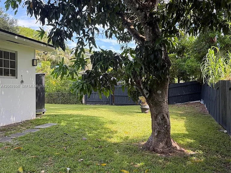 15700 N Miami Ave — Photo 18