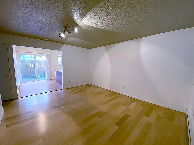 2230 NE 15th Ave #1-4 — Photo 2