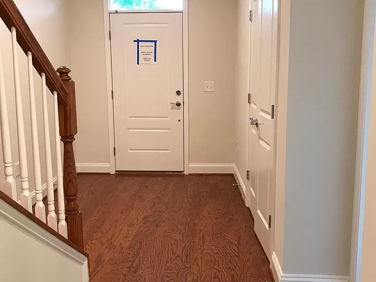 43219 Clarendon Sq — Photo 3