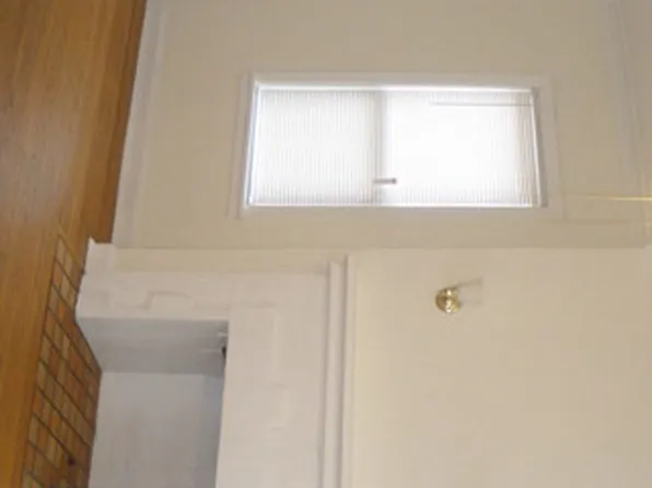 2836 Crandell Left Building